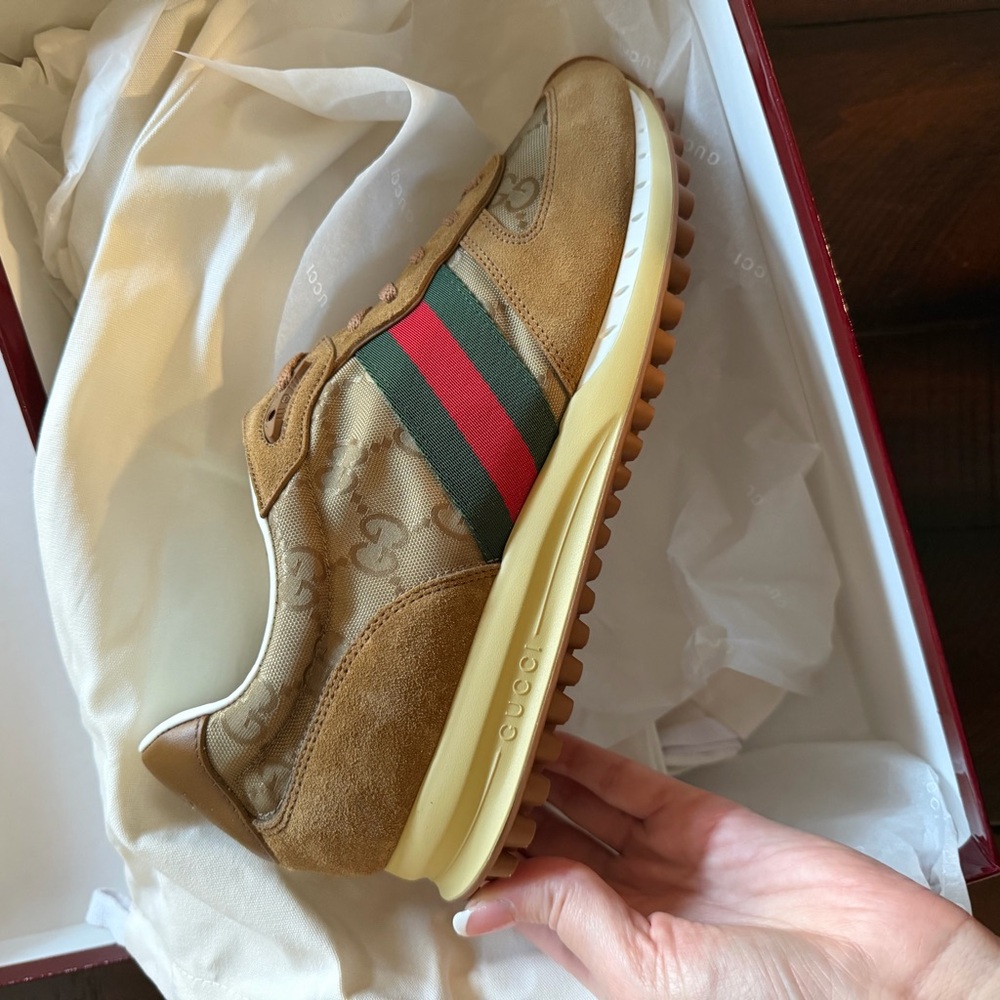 Gucci Glossy Red Packaging - Picture 5 of 10